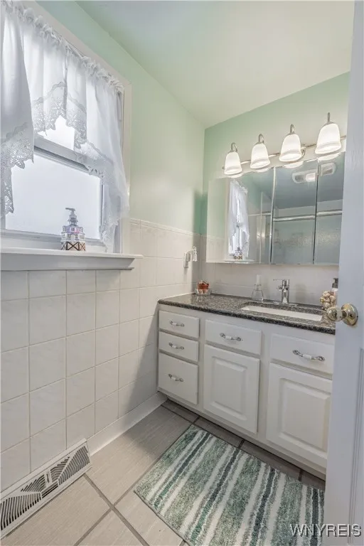 18 Louise Drive, Cheektowaga, New York 14227, Cheektowaga, New York 14227, 3 Bedrooms Bedrooms, 9 Rooms Rooms,1 BathroomBathrooms,Residential,For Sale,18 Louise Drive, Cheektowaga, New York 14227,0,B1640856