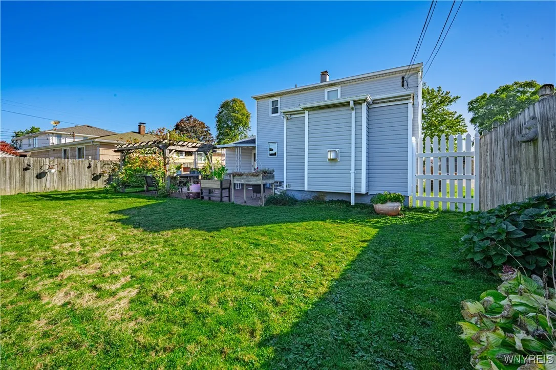 18 Louise Drive, Cheektowaga, New York 14227, Cheektowaga, New York 14227, 3 Bedrooms Bedrooms, 9 Rooms Rooms,1 BathroomBathrooms,Residential,For Sale,18 Louise Drive, Cheektowaga, New York 14227,0,B1640856
