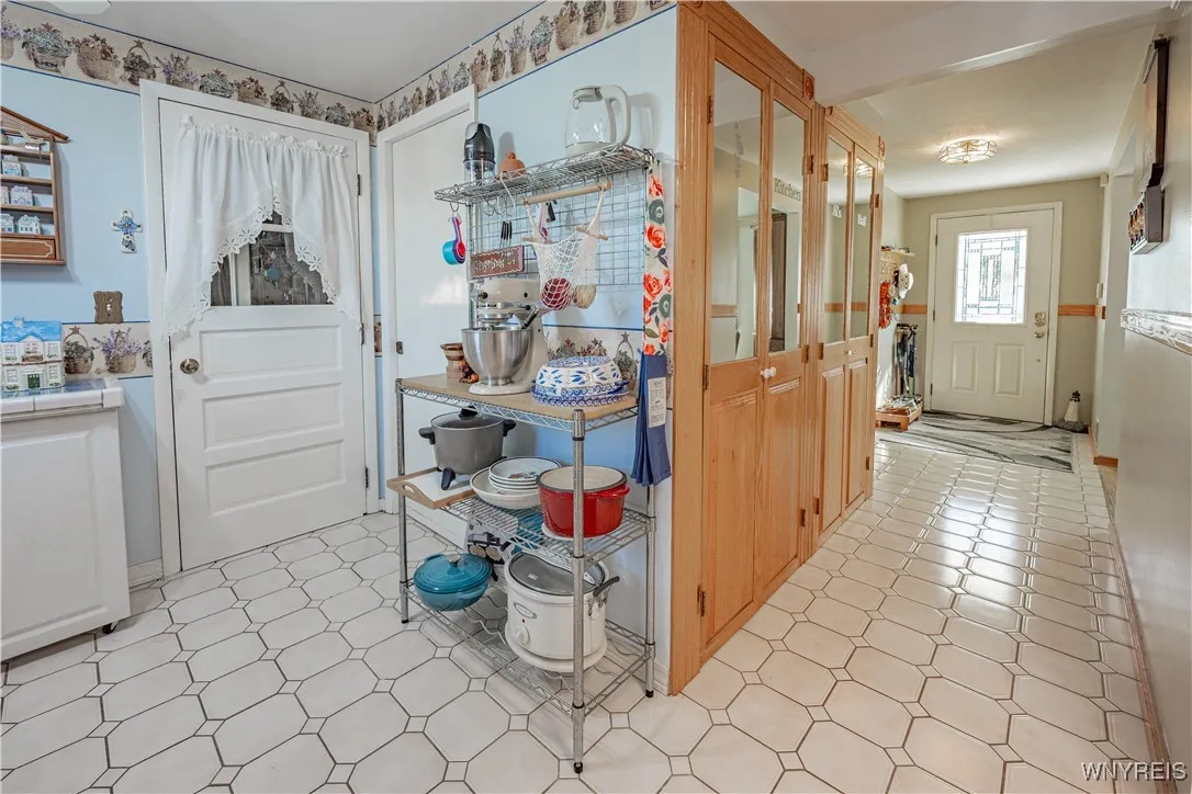 18 Louise Drive, Cheektowaga, New York 14227, Cheektowaga, New York 14227, 3 Bedrooms Bedrooms, 9 Rooms Rooms,1 BathroomBathrooms,Residential,For Sale,18 Louise Drive, Cheektowaga, New York 14227,0,B1640856