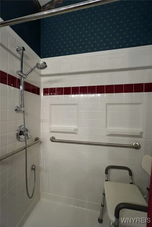 Accessible no-step shower