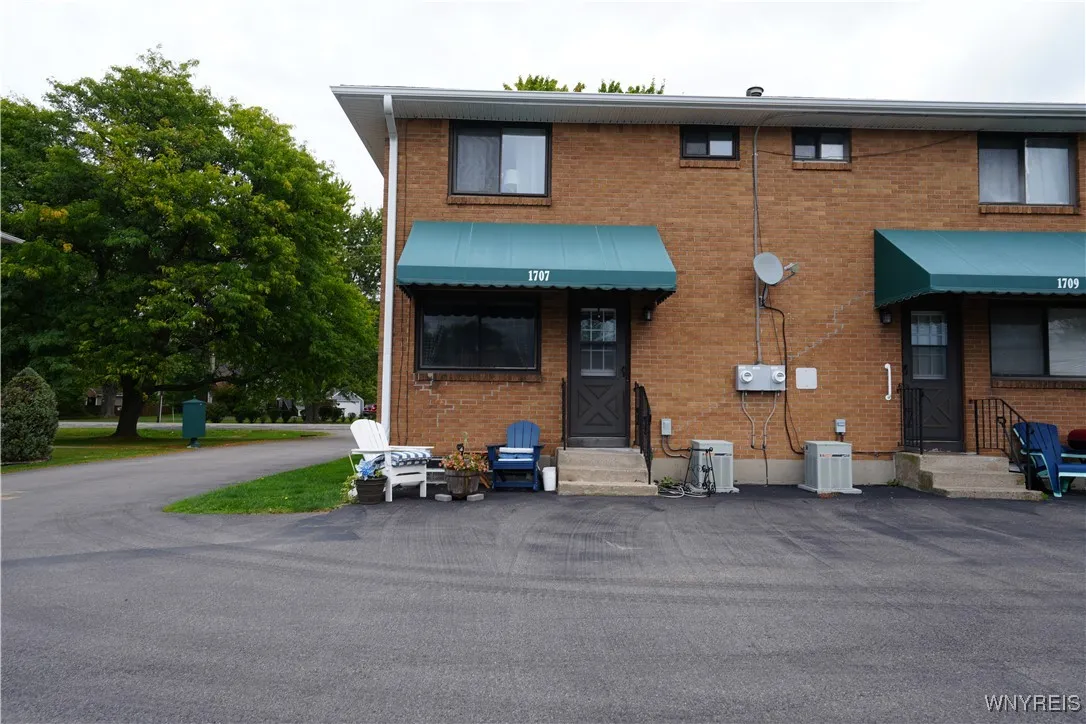 1707 Orchard Park Road, West Seneca, New York 1422, West Seneca, New York 14224, 2 Bedrooms Bedrooms, 4 Rooms Rooms,1 BathroomBathrooms,Residential,For Sale,1707 Orchard Park Road, West Seneca, New York 1422,0,B1639360