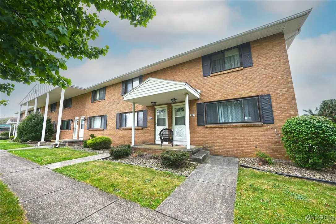 1707 Orchard Park Road, West Seneca, New York 1422, West Seneca, New York 14224, 2 Bedrooms Bedrooms, 4 Rooms Rooms,1 BathroomBathrooms,Residential,For Sale,1707 Orchard Park Road, West Seneca, New York 1422,0,B1639360