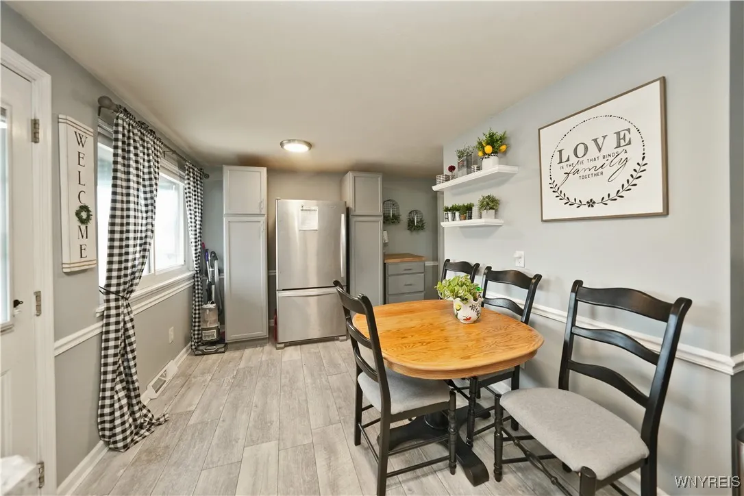 1707 Orchard Park Road, West Seneca, New York 1422, West Seneca, New York 14224, 2 Bedrooms Bedrooms, 4 Rooms Rooms,1 BathroomBathrooms,Residential,For Sale,1707 Orchard Park Road, West Seneca, New York 1422,0,B1639360