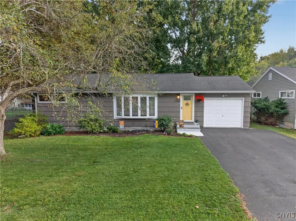 And a final image to display the curb appeal of this HOME SWEET HOME! Don't miss your chance to make this city gem with one-floor living yours for years to come!
