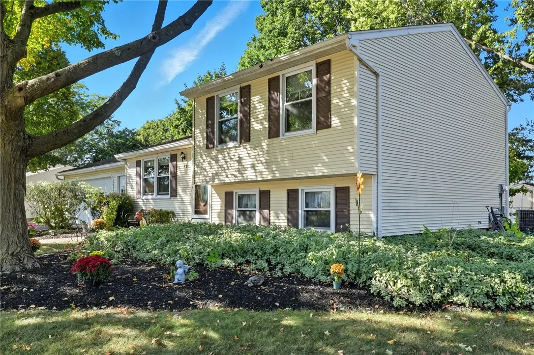 46 Cascade Road, Henrietta, New York 14586, Henrietta, New York 14586, 3 Bedrooms Bedrooms, 7 Rooms Rooms,1 BathroomBathrooms,Residential,Closed,46 Cascade Road, Henrietta, New York 14586,0,R1641505