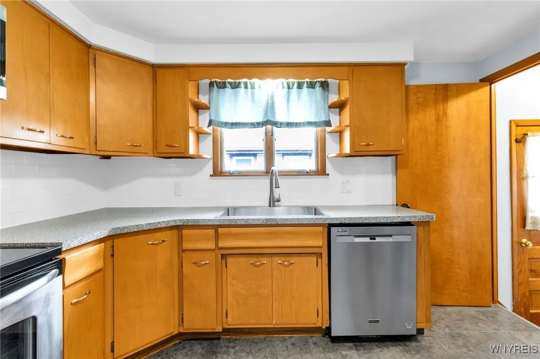121 Melody Lane, Tonawanda, New York 14150, Tonawanda, New York 14150, 3 Bedrooms Bedrooms, 6 Rooms Rooms,2 BathroomsBathrooms,Residential,For Sale,121 Melody Lane, Tonawanda, New York 14150,0,B1638509