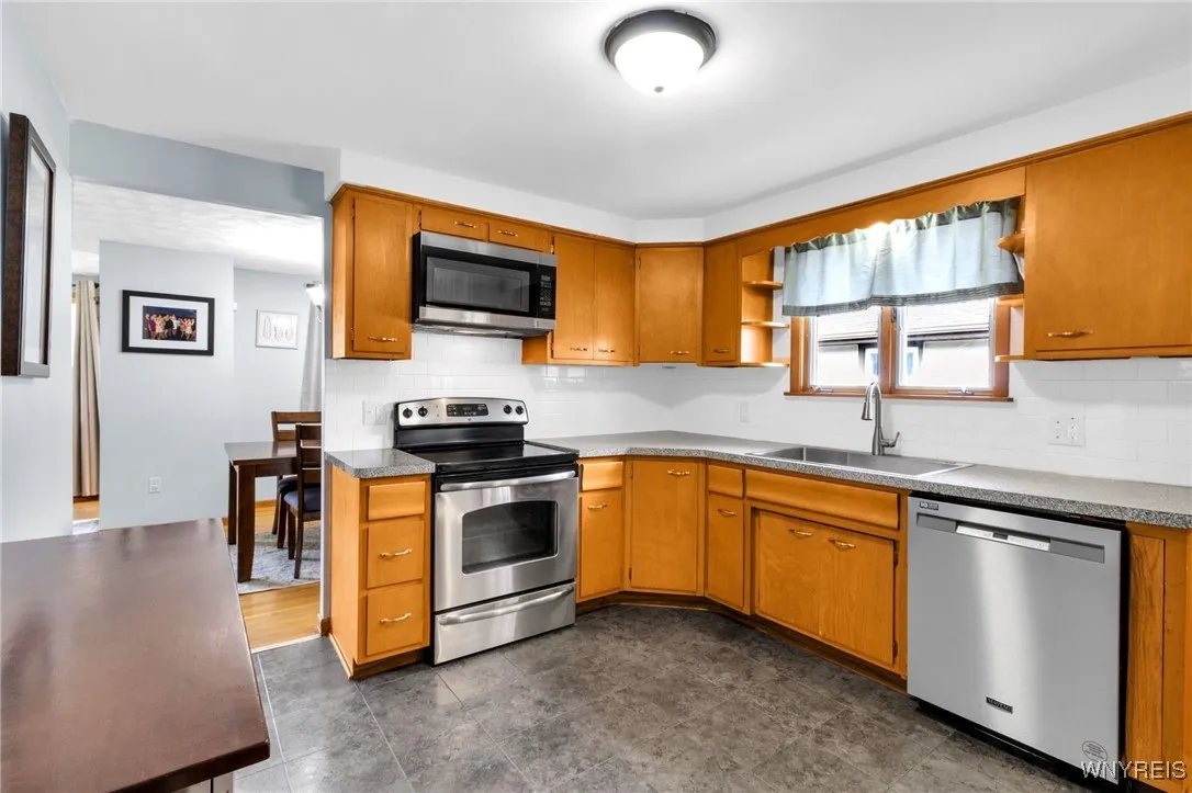 121 Melody Lane, Tonawanda, New York 14150, Tonawanda, New York 14150, 3 Bedrooms Bedrooms, 6 Rooms Rooms,2 BathroomsBathrooms,Residential,For Sale,121 Melody Lane, Tonawanda, New York 14150,0,B1638509