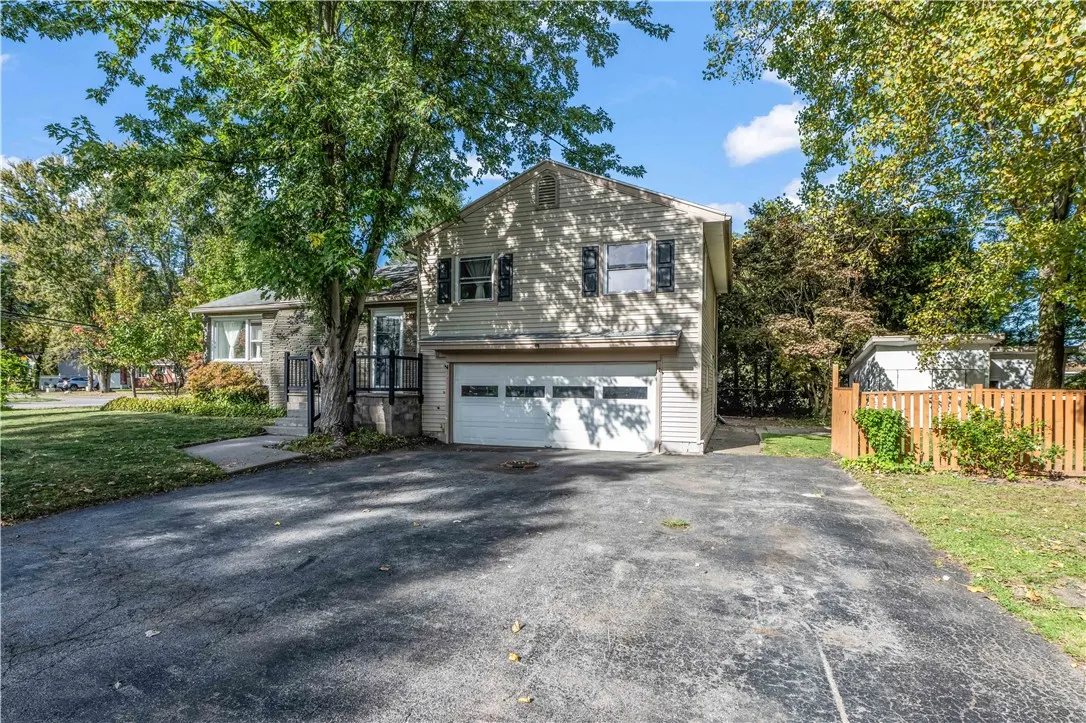 8 Clearbrook Drive, Irondequoit, New York 14609, Irondequoit, New York 14609, 4 Bedrooms Bedrooms, 7 Rooms Rooms,2 BathroomsBathrooms,Residential,Closed,8 Clearbrook Drive, Irondequoit, New York 14609,0,R1641584