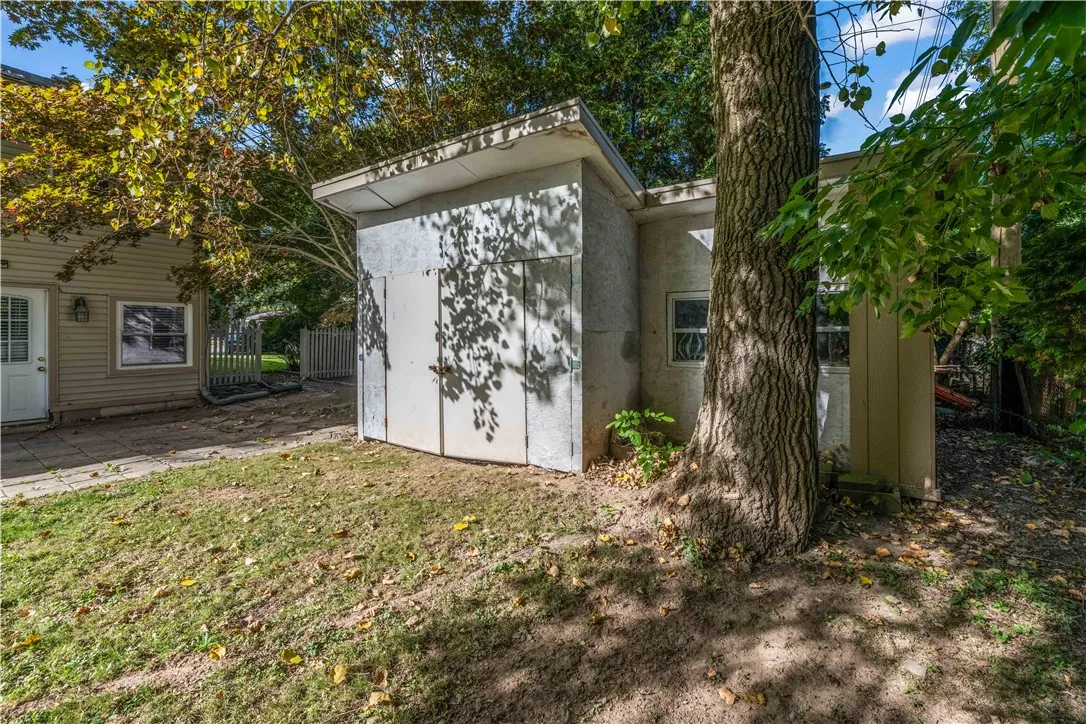 8 Clearbrook Drive, Irondequoit, New York 14609, Irondequoit, New York 14609, 4 Bedrooms Bedrooms, 7 Rooms Rooms,2 BathroomsBathrooms,Residential,Closed,8 Clearbrook Drive, Irondequoit, New York 14609,0,R1641584