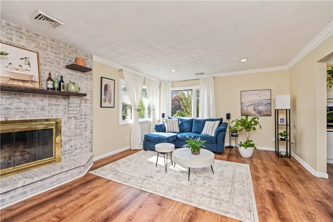 8 Clearbrook Drive, Irondequoit, New York 14609, Irondequoit, New York 14609, 4 Bedrooms Bedrooms, 7 Rooms Rooms,2 BathroomsBathrooms,Residential,Closed,8 Clearbrook Drive, Irondequoit, New York 14609,0,R1641584