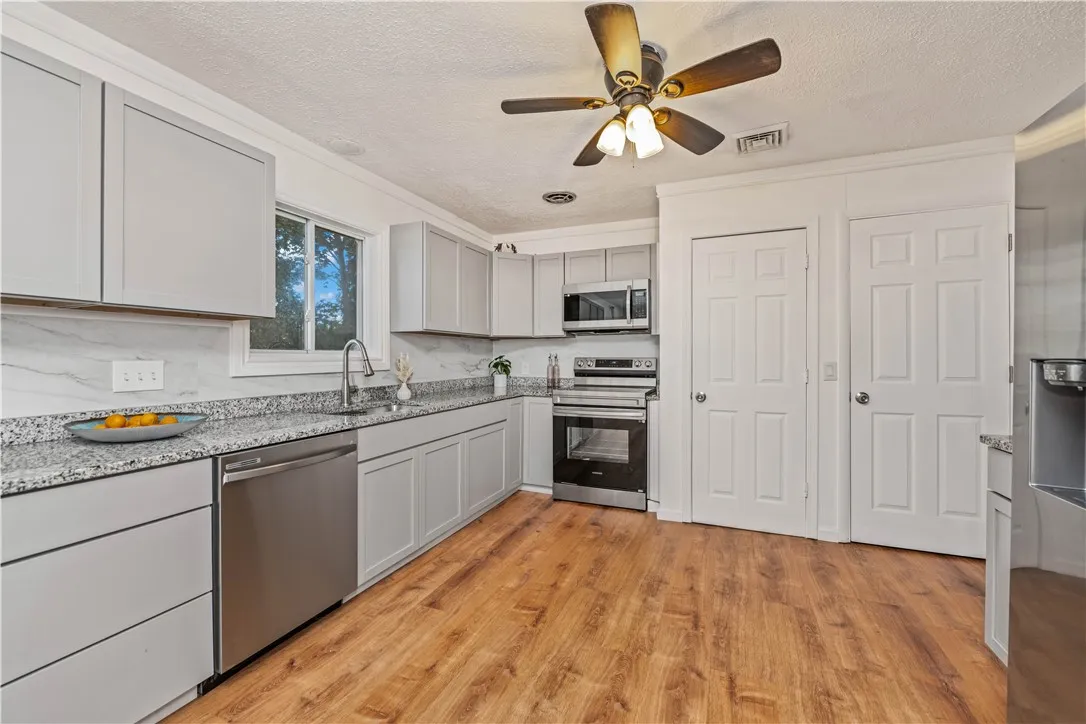 8 Clearbrook Drive, Irondequoit, New York 14609, Irondequoit, New York 14609, 4 Bedrooms Bedrooms, 7 Rooms Rooms,2 BathroomsBathrooms,Residential,Closed,8 Clearbrook Drive, Irondequoit, New York 14609,0,R1641584