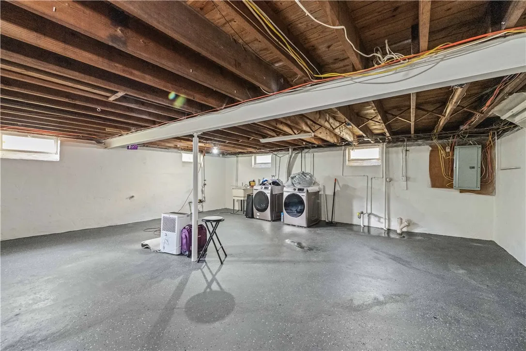 8 Clearbrook Drive, Irondequoit, New York 14609, Irondequoit, New York 14609, 4 Bedrooms Bedrooms, 7 Rooms Rooms,2 BathroomsBathrooms,Residential,Closed,8 Clearbrook Drive, Irondequoit, New York 14609,0,R1641584