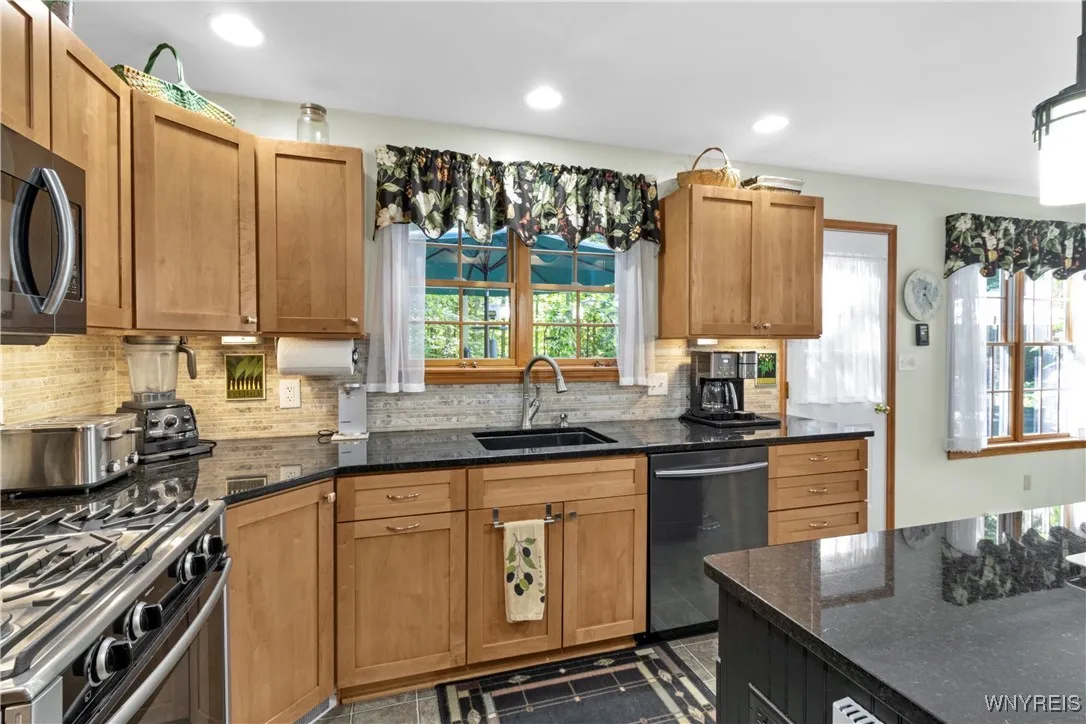 77 South Lane, Orchard Park, New York 14127, Orchard Park, New York 14127, 4 Bedrooms Bedrooms, 7 Rooms Rooms,2 BathroomsBathrooms,Residential,For Sale,77 South Lane, Orchard Park, New York 14127,0,B1641888