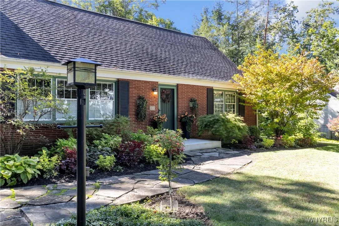 77 South Lane, Orchard Park, New York 14127, Orchard Park, New York 14127, 4 Bedrooms Bedrooms, 7 Rooms Rooms,2 BathroomsBathrooms,Residential,For Sale,77 South Lane, Orchard Park, New York 14127,0,B1641888