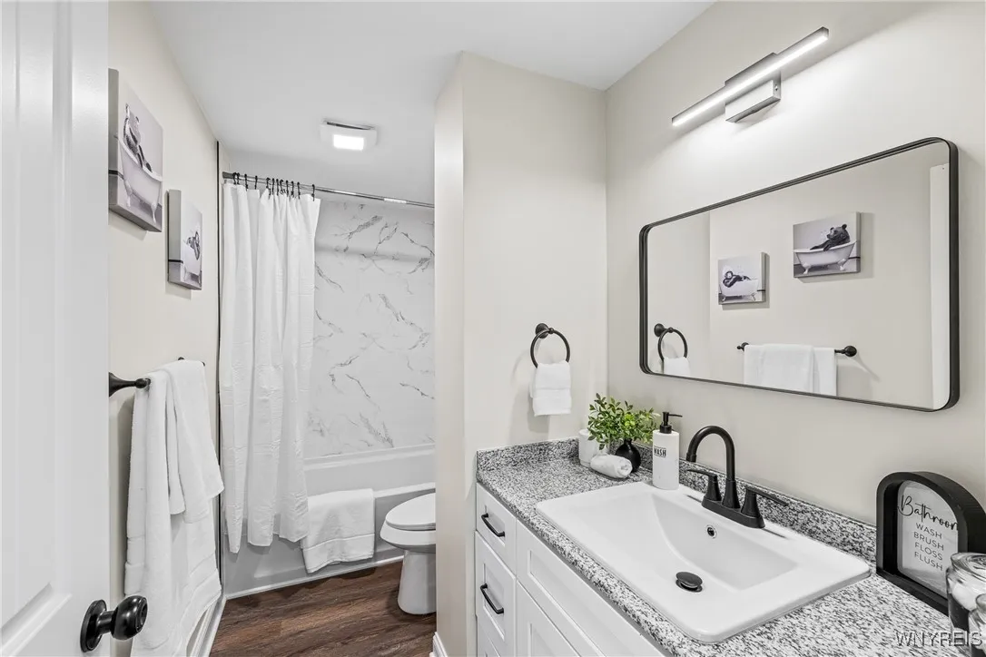 12 Thornwood Drive, Cheektowaga, New York 14227, Cheektowaga, New York 14227, 5 Bedrooms Bedrooms, 8 Rooms Rooms,2 BathroomsBathrooms,Residential,Closed,12 Thornwood Drive, Cheektowaga, New York 14227,0,B1641851