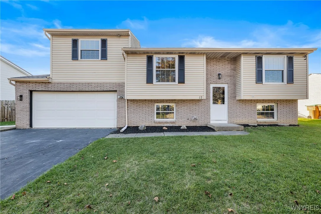12 Thornwood Drive, Cheektowaga, New York 14227, Cheektowaga, New York 14227, 5 Bedrooms Bedrooms, 8 Rooms Rooms,2 BathroomsBathrooms,Residential,Closed,12 Thornwood Drive, Cheektowaga, New York 14227,0,B1641851