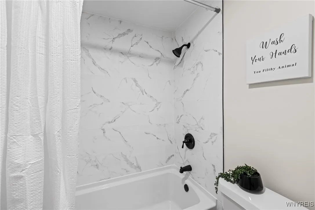 12 Thornwood Drive, Cheektowaga, New York 14227, Cheektowaga, New York 14227, 5 Bedrooms Bedrooms, 8 Rooms Rooms,2 BathroomsBathrooms,Residential,Closed,12 Thornwood Drive, Cheektowaga, New York 14227,0,B1641851