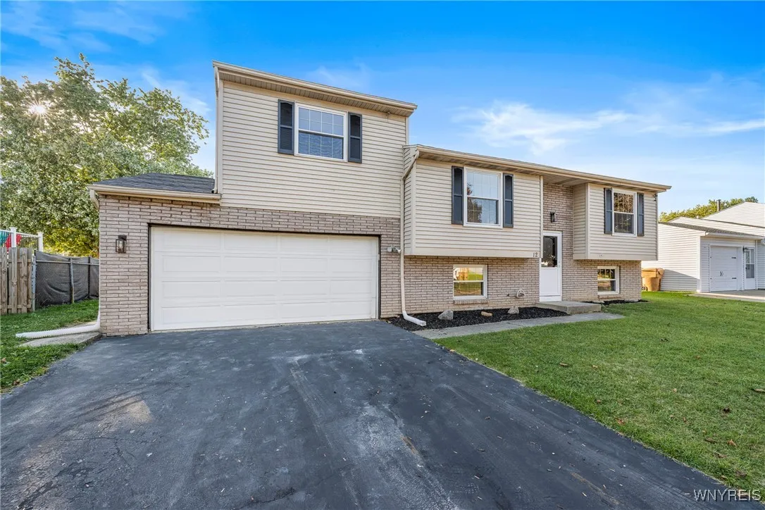 12 Thornwood Drive, Cheektowaga, New York 14227, Cheektowaga, New York 14227, 5 Bedrooms Bedrooms, 8 Rooms Rooms,2 BathroomsBathrooms,Residential,Closed,12 Thornwood Drive, Cheektowaga, New York 14227,0,B1641851