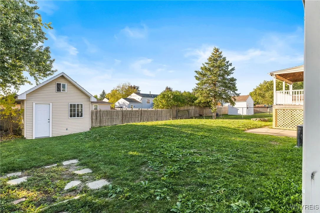 12 Thornwood Drive, Cheektowaga, New York 14227, Cheektowaga, New York 14227, 5 Bedrooms Bedrooms, 8 Rooms Rooms,2 BathroomsBathrooms,Residential,Closed,12 Thornwood Drive, Cheektowaga, New York 14227,0,B1641851