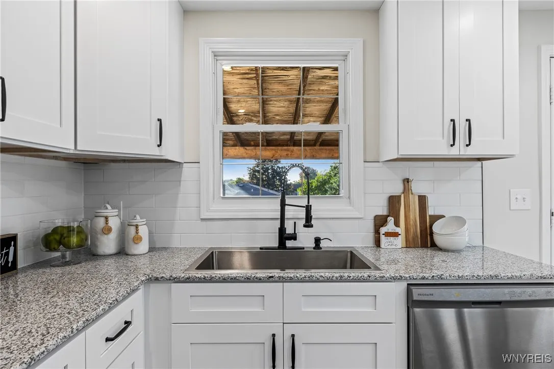 12 Thornwood Drive, Cheektowaga, New York 14227, Cheektowaga, New York 14227, 5 Bedrooms Bedrooms, 8 Rooms Rooms,2 BathroomsBathrooms,Residential,Closed,12 Thornwood Drive, Cheektowaga, New York 14227,0,B1641851