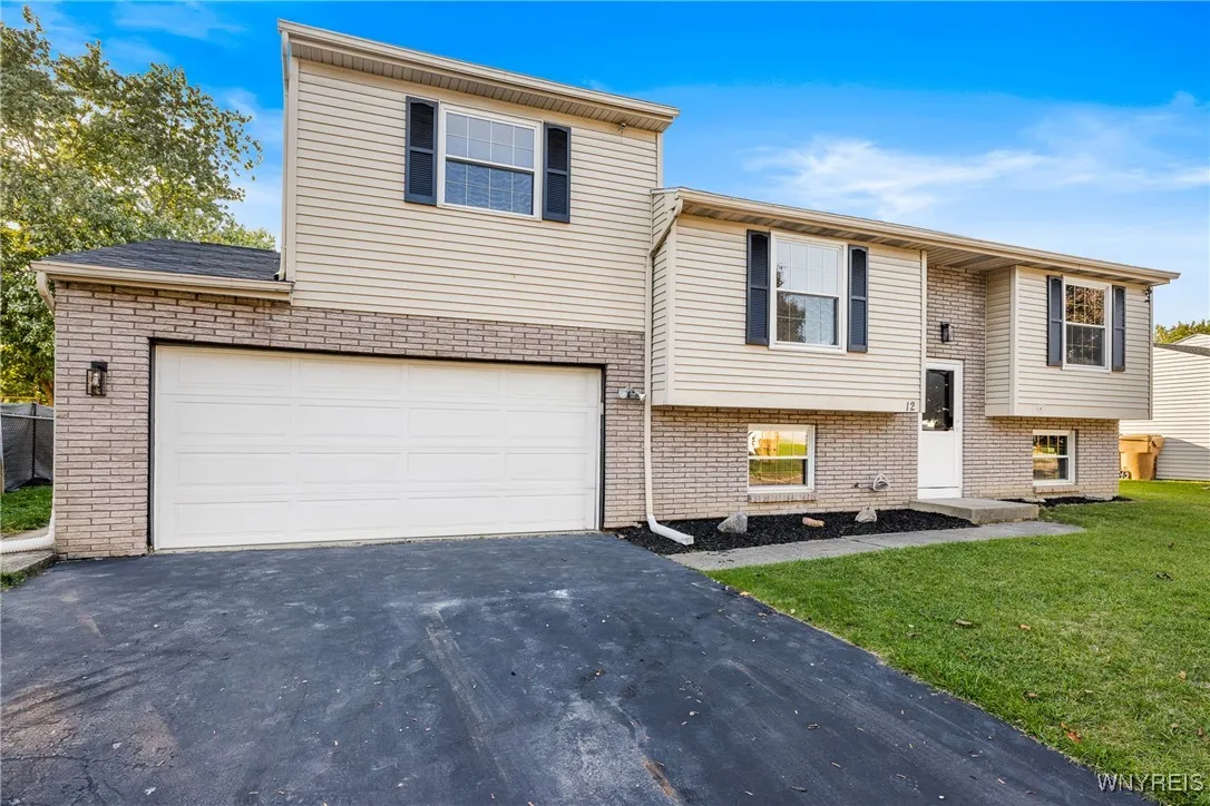 12 Thornwood Drive, Cheektowaga, New York 14227, Cheektowaga, New York 14227, 5 Bedrooms Bedrooms, 8 Rooms Rooms,2 BathroomsBathrooms,Residential,Closed,12 Thornwood Drive, Cheektowaga, New York 14227,0,B1641851