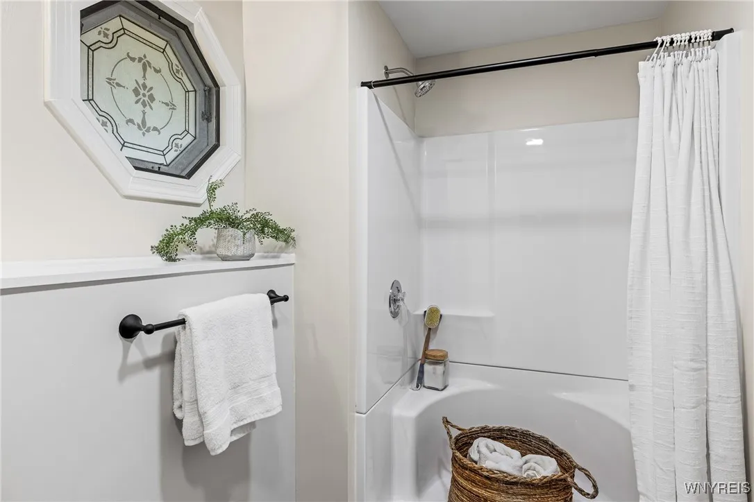 12 Thornwood Drive, Cheektowaga, New York 14227, Cheektowaga, New York 14227, 5 Bedrooms Bedrooms, 8 Rooms Rooms,2 BathroomsBathrooms,Residential,Closed,12 Thornwood Drive, Cheektowaga, New York 14227,0,B1641851