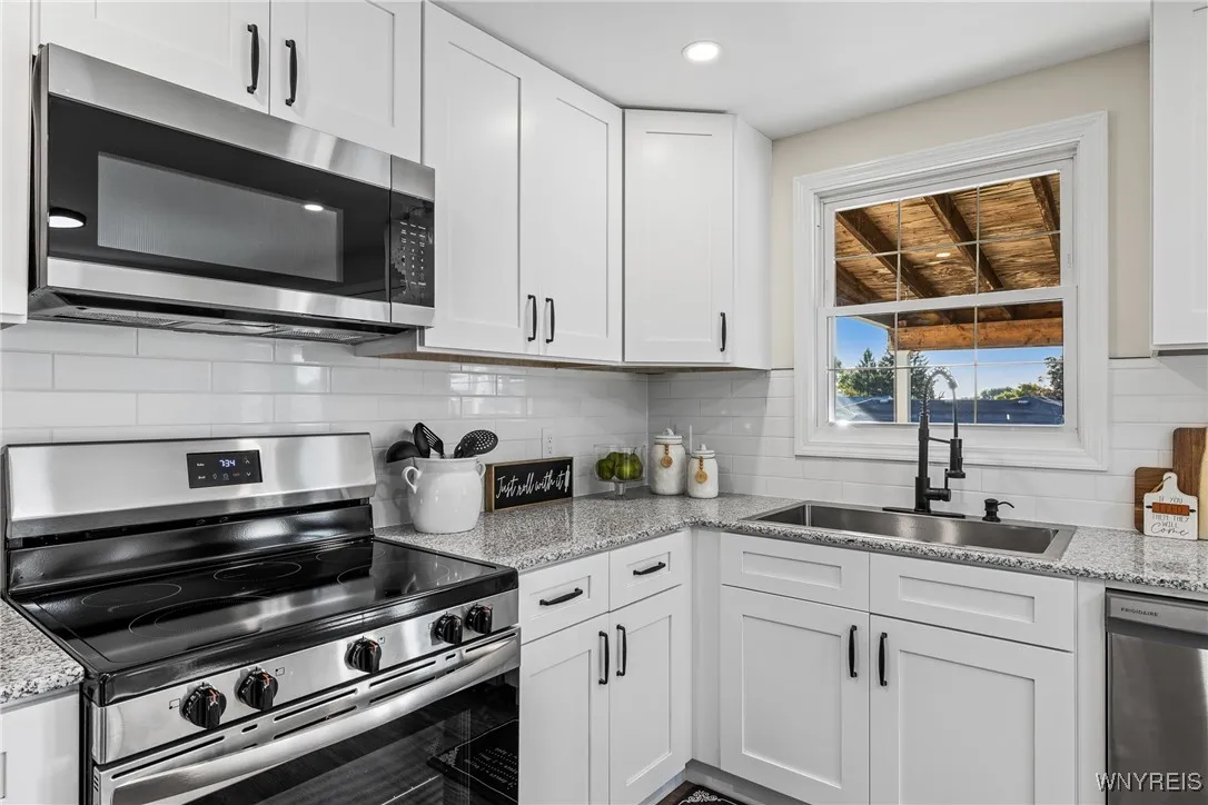 12 Thornwood Drive, Cheektowaga, New York 14227, Cheektowaga, New York 14227, 5 Bedrooms Bedrooms, 8 Rooms Rooms,2 BathroomsBathrooms,Residential,Closed,12 Thornwood Drive, Cheektowaga, New York 14227,0,B1641851