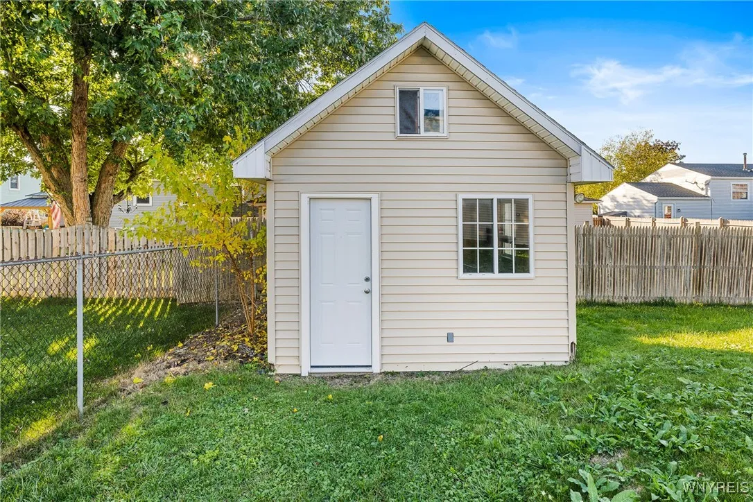 12 Thornwood Drive, Cheektowaga, New York 14227, Cheektowaga, New York 14227, 5 Bedrooms Bedrooms, 8 Rooms Rooms,2 BathroomsBathrooms,Residential,Closed,12 Thornwood Drive, Cheektowaga, New York 14227,0,B1641851