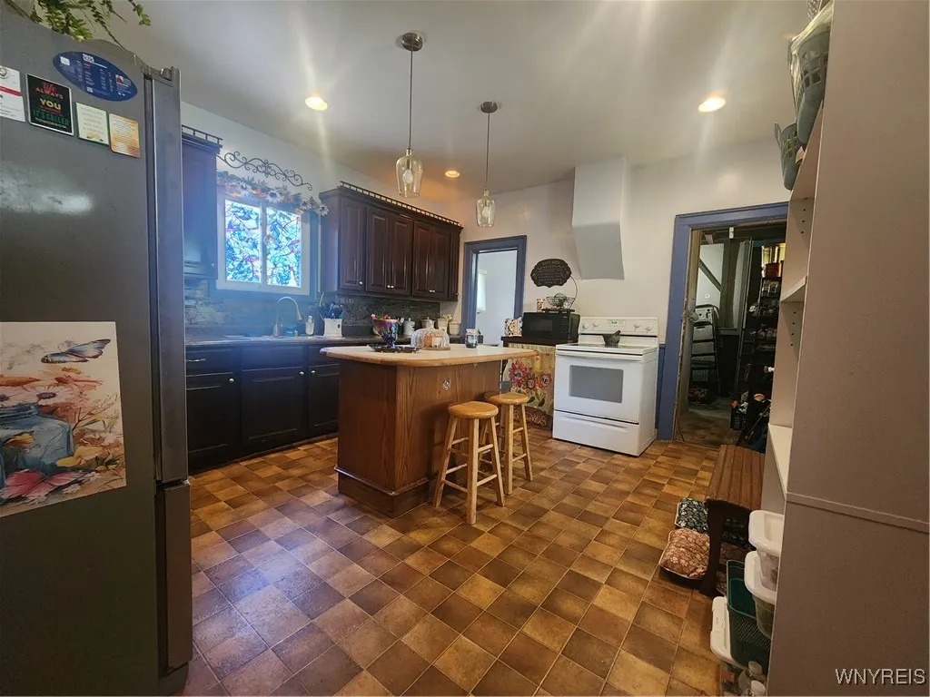 1268 Indian Church Road, West Seneca, New York 142, West Seneca, New York 14224, 5 Bedrooms Bedrooms, 8 Rooms Rooms,2 BathroomsBathrooms,Residential,For Sale,1268 Indian Church Road, West Seneca, New York 142,0,B1641362