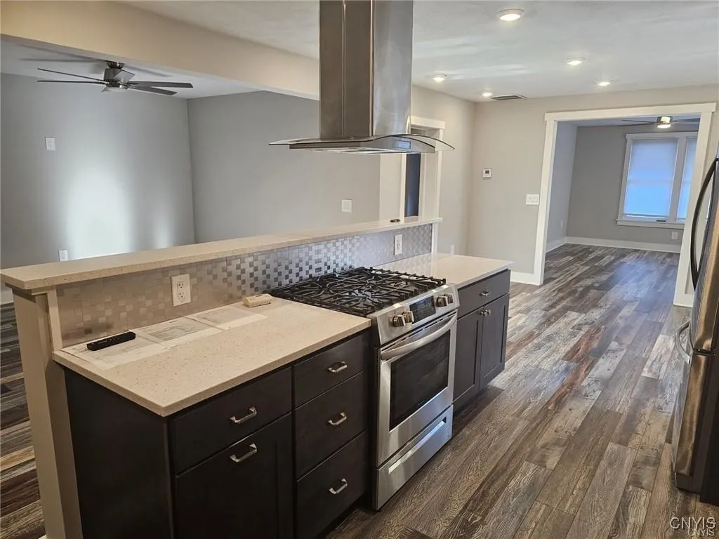 70 Main Street, Camillus, New York 13031, Camillus, New York 13031, 2 Bedrooms Bedrooms, 7 Rooms Rooms,2 BathroomsBathrooms,Residential Lease,Closed,70 Main Street, Camillus, New York 13031,0,S1641146