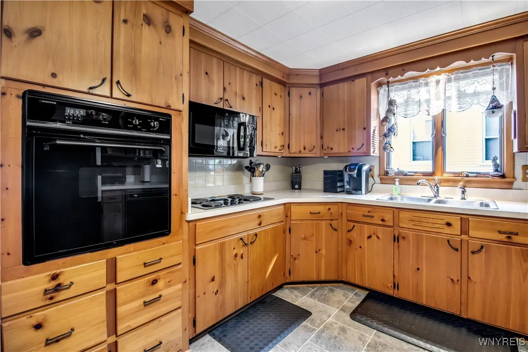 43 Oliver Place, Hamburg, New York 14075, Hamburg, New York 14075, 3 Bedrooms Bedrooms, 7 Rooms Rooms,2 BathroomsBathrooms,Residential,For Sale,43 Oliver Place, Hamburg, New York 14075,0,B1641811