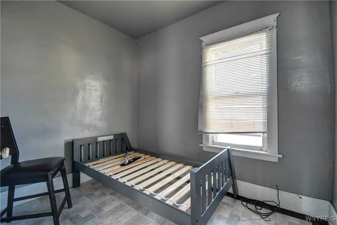 34 Earl Place, Buffalo, New York 14211, Buffalo, New York 14211, 5 Bedrooms Bedrooms, ,2 BathroomsBathrooms,Residential,For Sale,34 Earl Place, Buffalo, New York 14211,0,B1641877