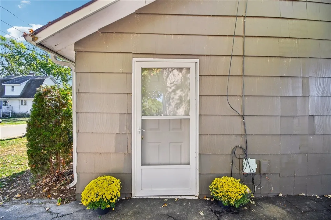 THE MAIN ENTRANCE OF THE HOME IS ON THE SIDE OF THE HOUSE.