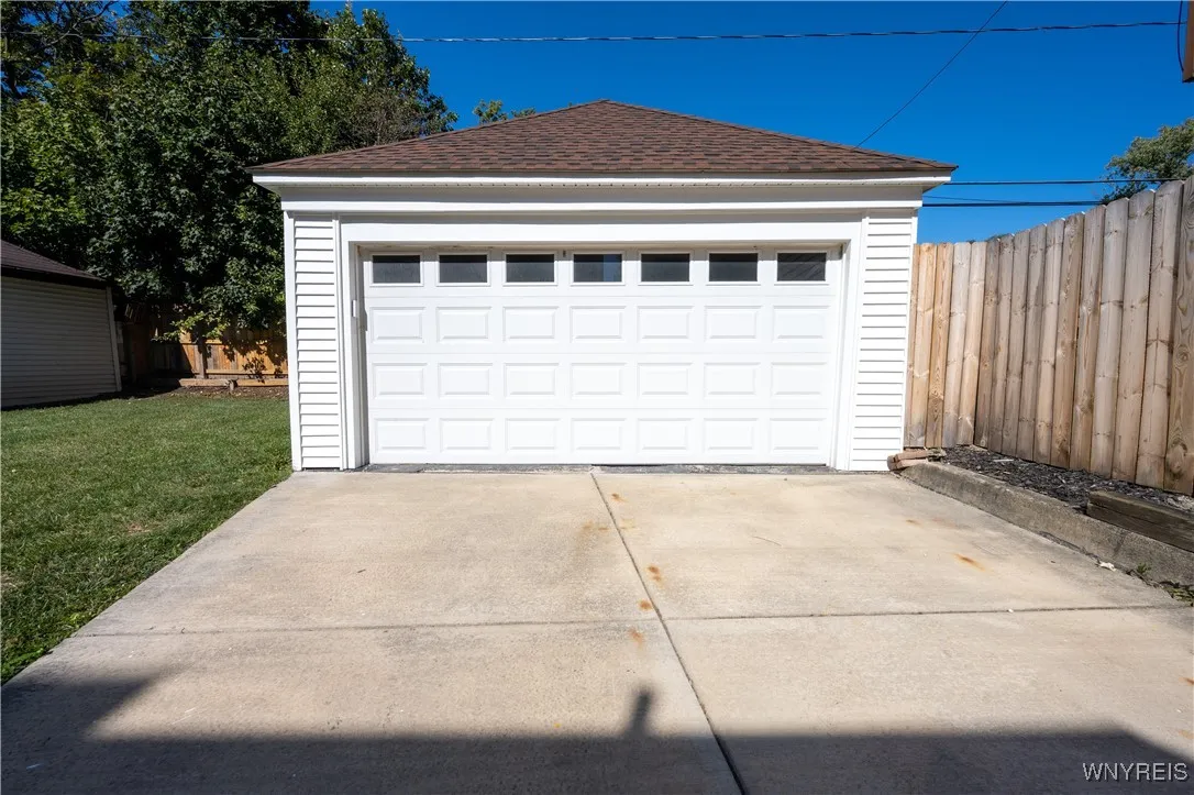 48 Danbury Lane, Tonawanda, New York 14217, Tonawanda, New York 14217, 3 Bedrooms Bedrooms, 6 Rooms Rooms,1 BathroomBathrooms,Residential,Closed,48 Danbury Lane, Tonawanda, New York 14217,0,B1641447