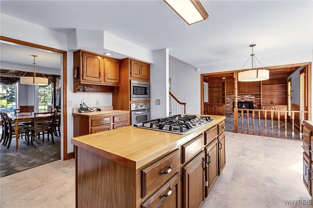 3 Topaz Court, Amherst, New York 14051, Amherst, New York 14051, 3 Bedrooms Bedrooms, 8 Rooms Rooms,2 BathroomsBathrooms,Residential,For Sale,3 Topaz Court, Amherst, New York 14051,0,B1641994