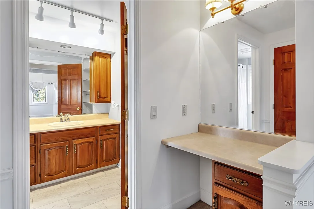 3 Topaz Court, Amherst, New York 14051, Amherst, New York 14051, 3 Bedrooms Bedrooms, 8 Rooms Rooms,2 BathroomsBathrooms,Residential,For Sale,3 Topaz Court, Amherst, New York 14051,0,B1641994