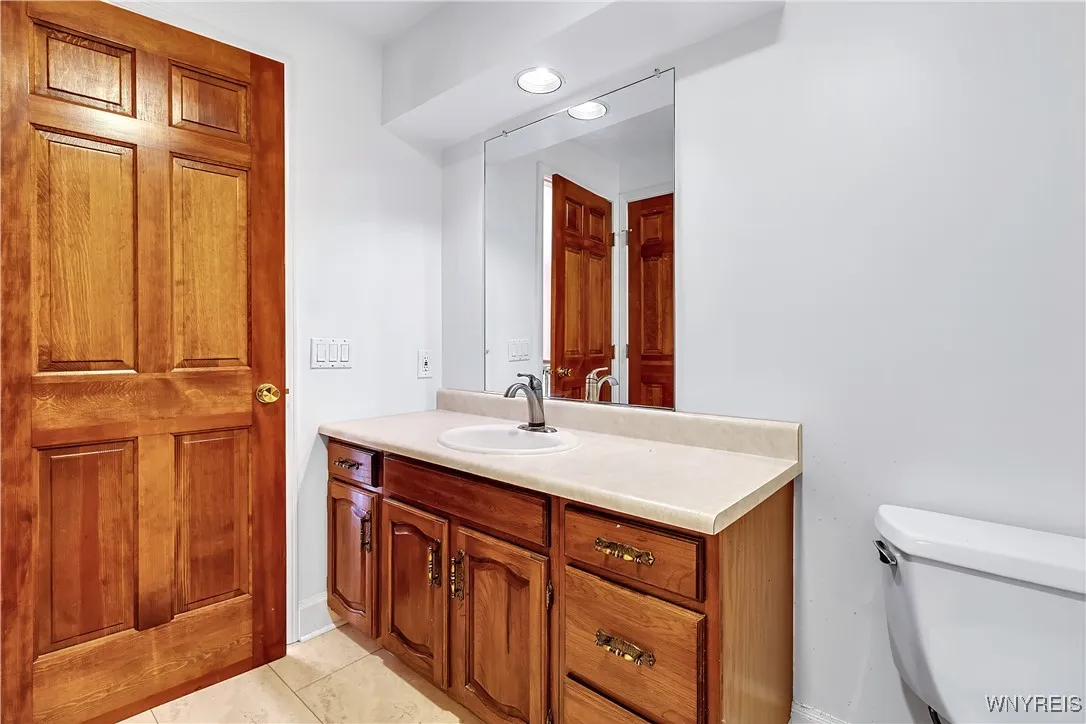 3 Topaz Court, Amherst, New York 14051, Amherst, New York 14051, 3 Bedrooms Bedrooms, 8 Rooms Rooms,2 BathroomsBathrooms,Residential,For Sale,3 Topaz Court, Amherst, New York 14051,0,B1641994