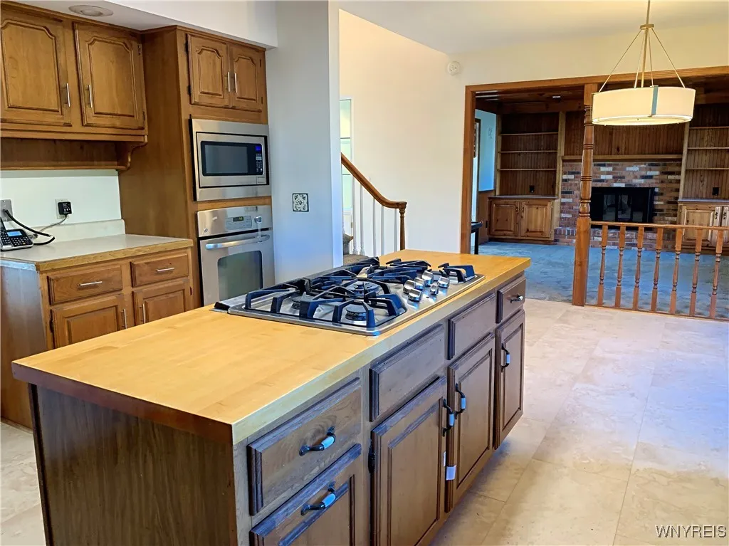 3 Topaz Court, Amherst, New York 14051, Amherst, New York 14051, 3 Bedrooms Bedrooms, 8 Rooms Rooms,2 BathroomsBathrooms,Residential,For Sale,3 Topaz Court, Amherst, New York 14051,0,B1641994