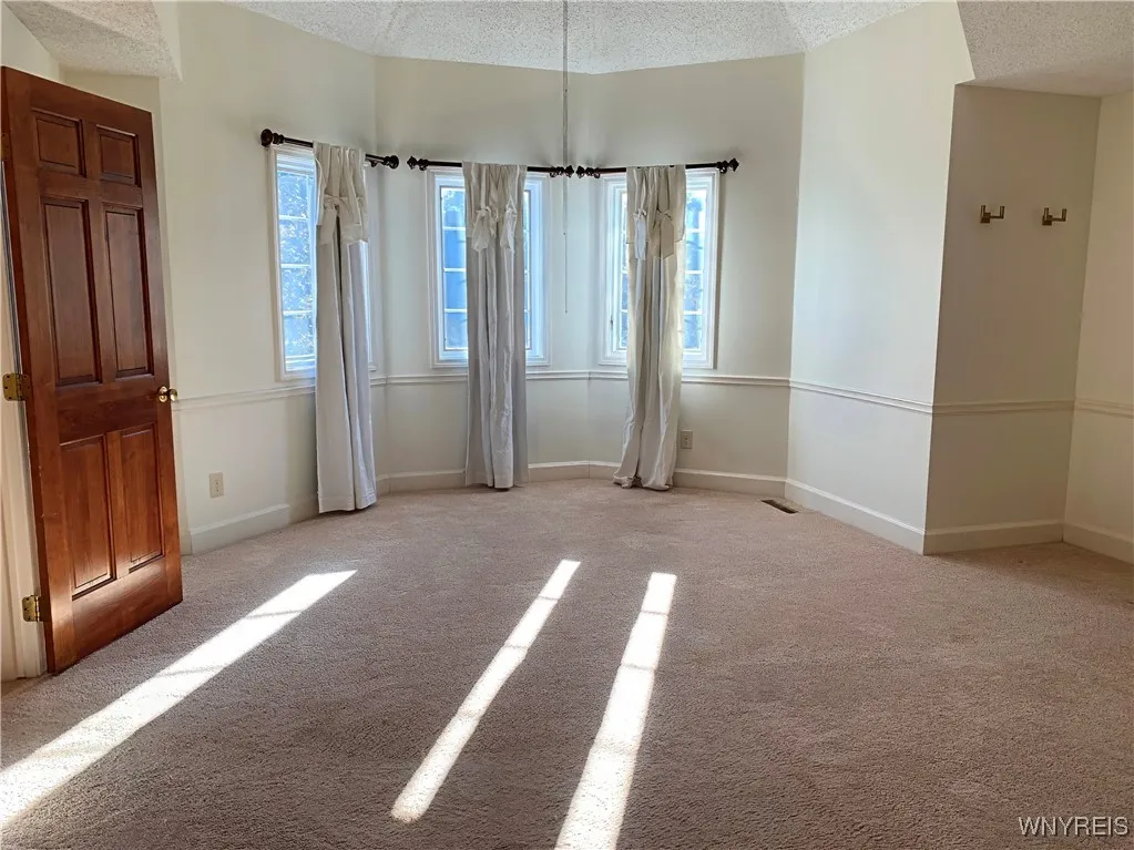 3 Topaz Court, Amherst, New York 14051, Amherst, New York 14051, 3 Bedrooms Bedrooms, 8 Rooms Rooms,2 BathroomsBathrooms,Residential,For Sale,3 Topaz Court, Amherst, New York 14051,0,B1641994