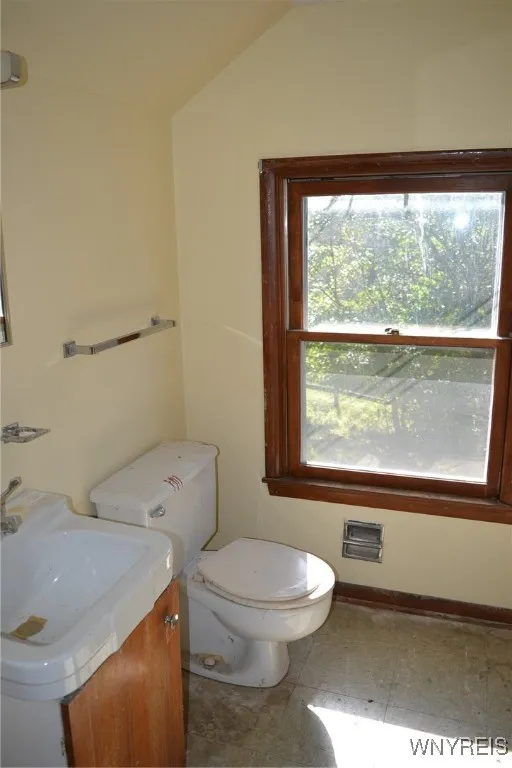 4076 North Freeman Road, Orchard Park, New York 14, Orchard Park, New York 14127, 3 Bedrooms Bedrooms, 6 Rooms Rooms,1 BathroomBathrooms,Residential,For Sale,4076 North Freeman Road, Orchard Park, New York 14,0,B1642041