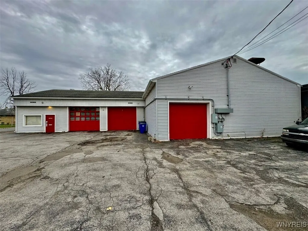 2085 Clinton Street, West Seneca, New York 14206, West Seneca, New York 14206, ,Commercial Sale,For Sale,2085 Clinton Street, West Seneca, New York 14206,0,B1642033