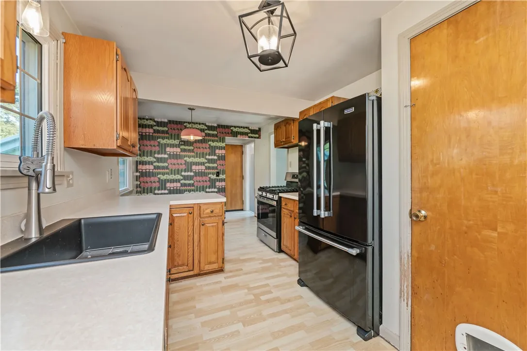 143 London Road, Webster, New York 14580, Webster, New York 14580, 3 Bedrooms Bedrooms, 8 Rooms Rooms,1 BathroomBathrooms,Residential,Closed,143 London Road, Webster, New York 14580,0,R1641850