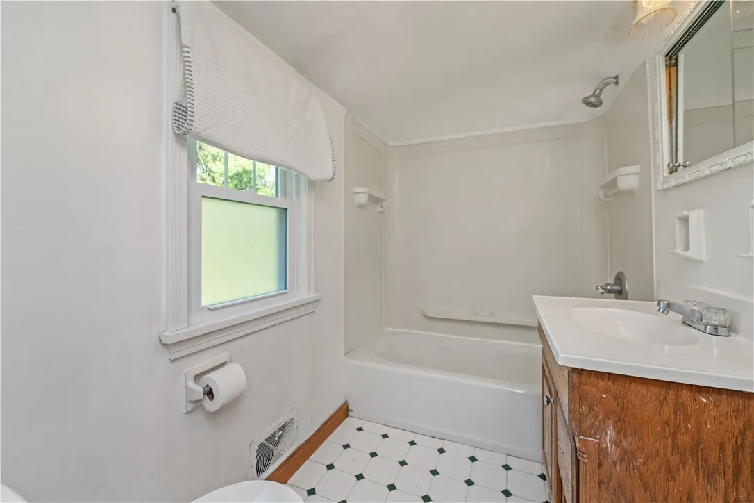 143 London Road, Webster, New York 14580, Webster, New York 14580, 3 Bedrooms Bedrooms, 8 Rooms Rooms,1 BathroomBathrooms,Residential,Closed,143 London Road, Webster, New York 14580,0,R1641850