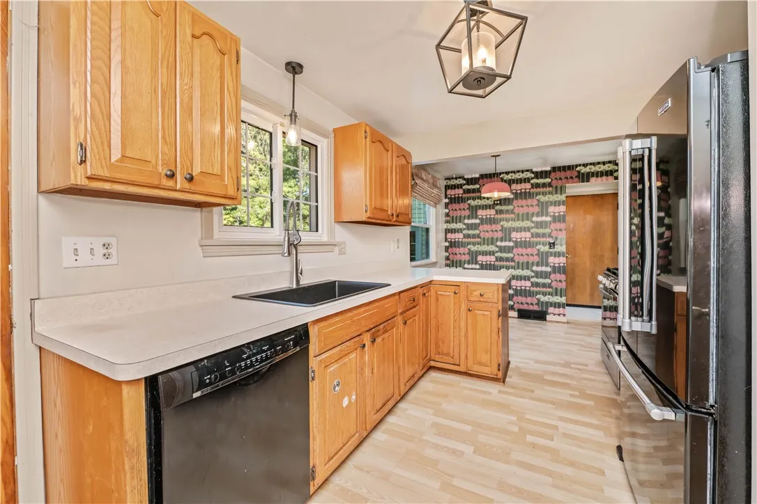 143 London Road, Webster, New York 14580, Webster, New York 14580, 3 Bedrooms Bedrooms, 8 Rooms Rooms,1 BathroomBathrooms,Residential,Closed,143 London Road, Webster, New York 14580,0,R1641850