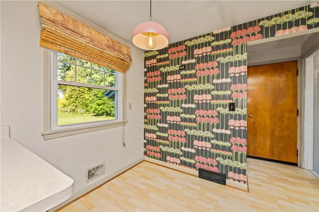 143 London Road, Webster, New York 14580, Webster, New York 14580, 3 Bedrooms Bedrooms, 8 Rooms Rooms,1 BathroomBathrooms,Residential,Closed,143 London Road, Webster, New York 14580,0,R1641850