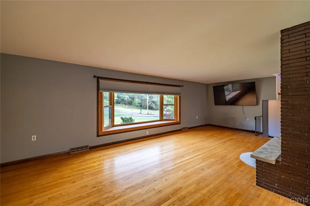 201 Wilshire Road, Geddes, New York 13209, Geddes, New York 13209, 5 Bedrooms Bedrooms, 6 Rooms Rooms,2 BathroomsBathrooms,Residential,For Sale,201 Wilshire Road, Geddes, New York 13209,0,S1641141