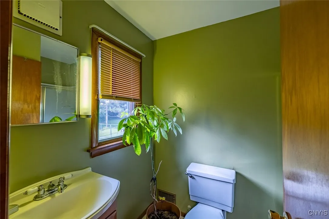 201 Wilshire Road, Geddes, New York 13209, Geddes, New York 13209, 5 Bedrooms Bedrooms, 6 Rooms Rooms,2 BathroomsBathrooms,Residential,For Sale,201 Wilshire Road, Geddes, New York 13209,0,S1641141