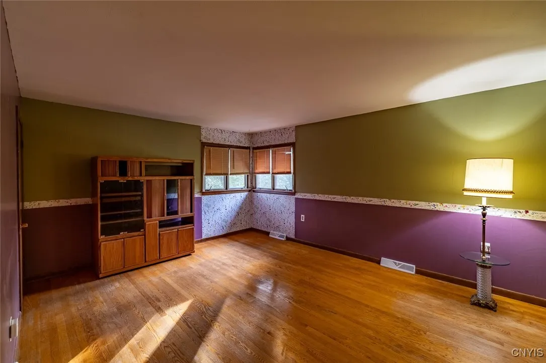 201 Wilshire Road, Geddes, New York 13209, Geddes, New York 13209, 5 Bedrooms Bedrooms, 6 Rooms Rooms,2 BathroomsBathrooms,Residential,For Sale,201 Wilshire Road, Geddes, New York 13209,0,S1641141