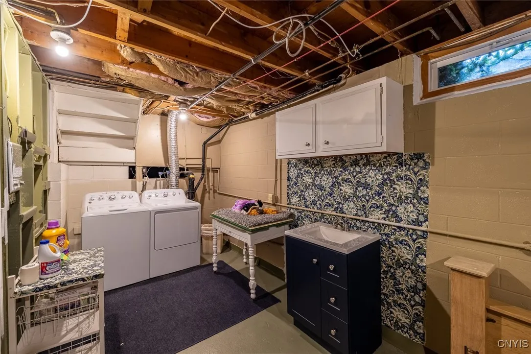 201 Wilshire Road, Geddes, New York 13209, Geddes, New York 13209, 5 Bedrooms Bedrooms, 6 Rooms Rooms,2 BathroomsBathrooms,Residential,For Sale,201 Wilshire Road, Geddes, New York 13209,0,S1641141