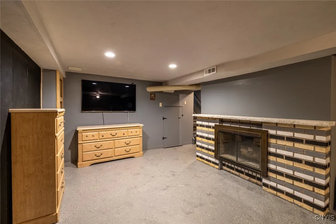 201 Wilshire Road, Geddes, New York 13209, Geddes, New York 13209, 5 Bedrooms Bedrooms, 6 Rooms Rooms,2 BathroomsBathrooms,Residential,For Sale,201 Wilshire Road, Geddes, New York 13209,0,S1641141